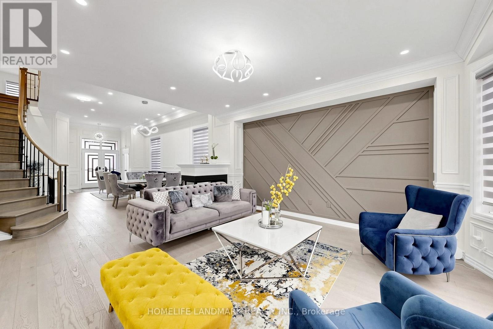 45 Morley Crescent, Whitby, ON - Indoor Photo Showing Living Room
