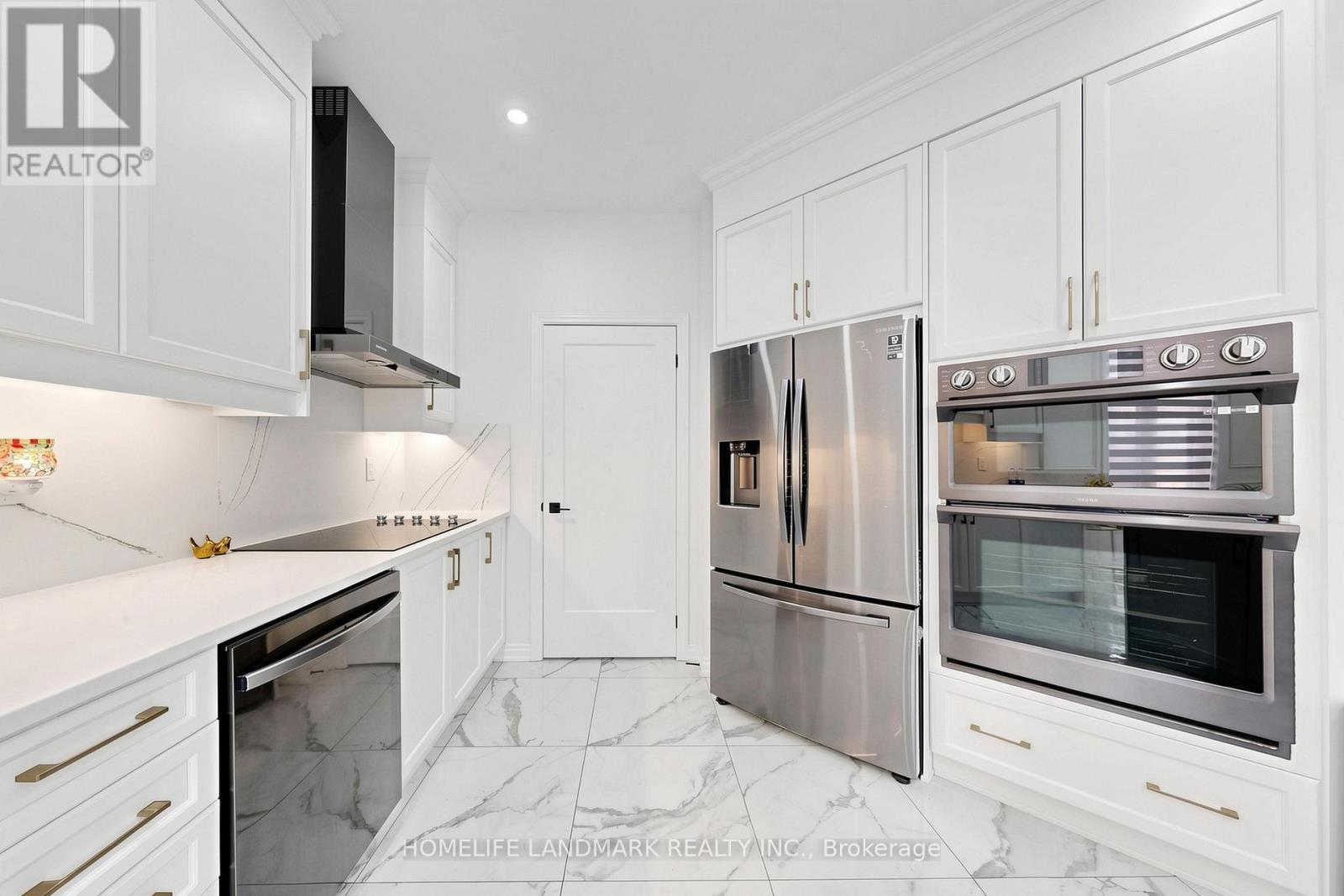45 Morley Crescent, Whitby, ON - Indoor Photo Showing Kitchen With Upgraded Kitchen