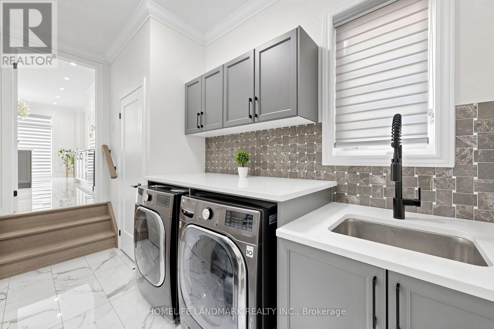 45 Morley Crescent, Whitby, ON - Indoor Photo Showing Laundry Room