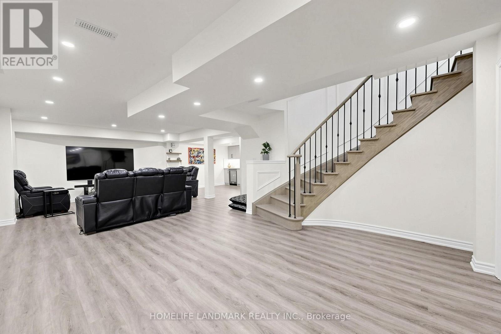 45 Morley Crescent, Whitby, ON - Indoor Photo Showing Other Room
