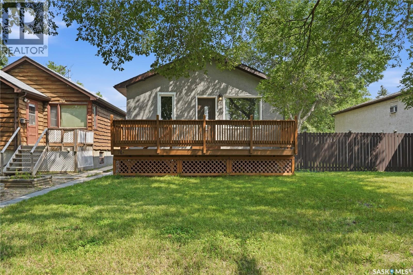 747 Argyle Street, Regina, SK - Outdoor With Deck Patio Veranda