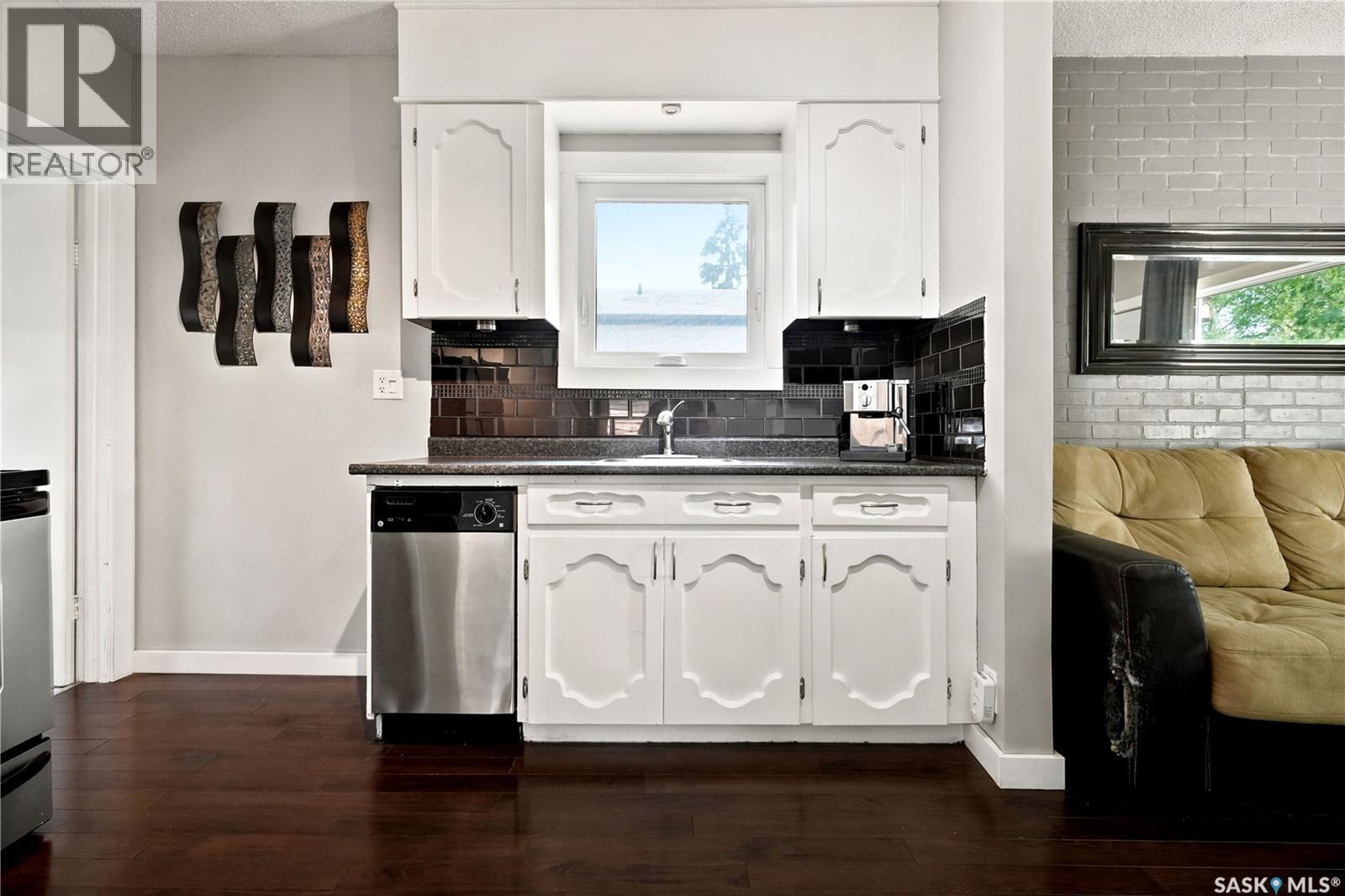 747 Argyle Street, Regina, SK - Indoor Photo Showing Kitchen