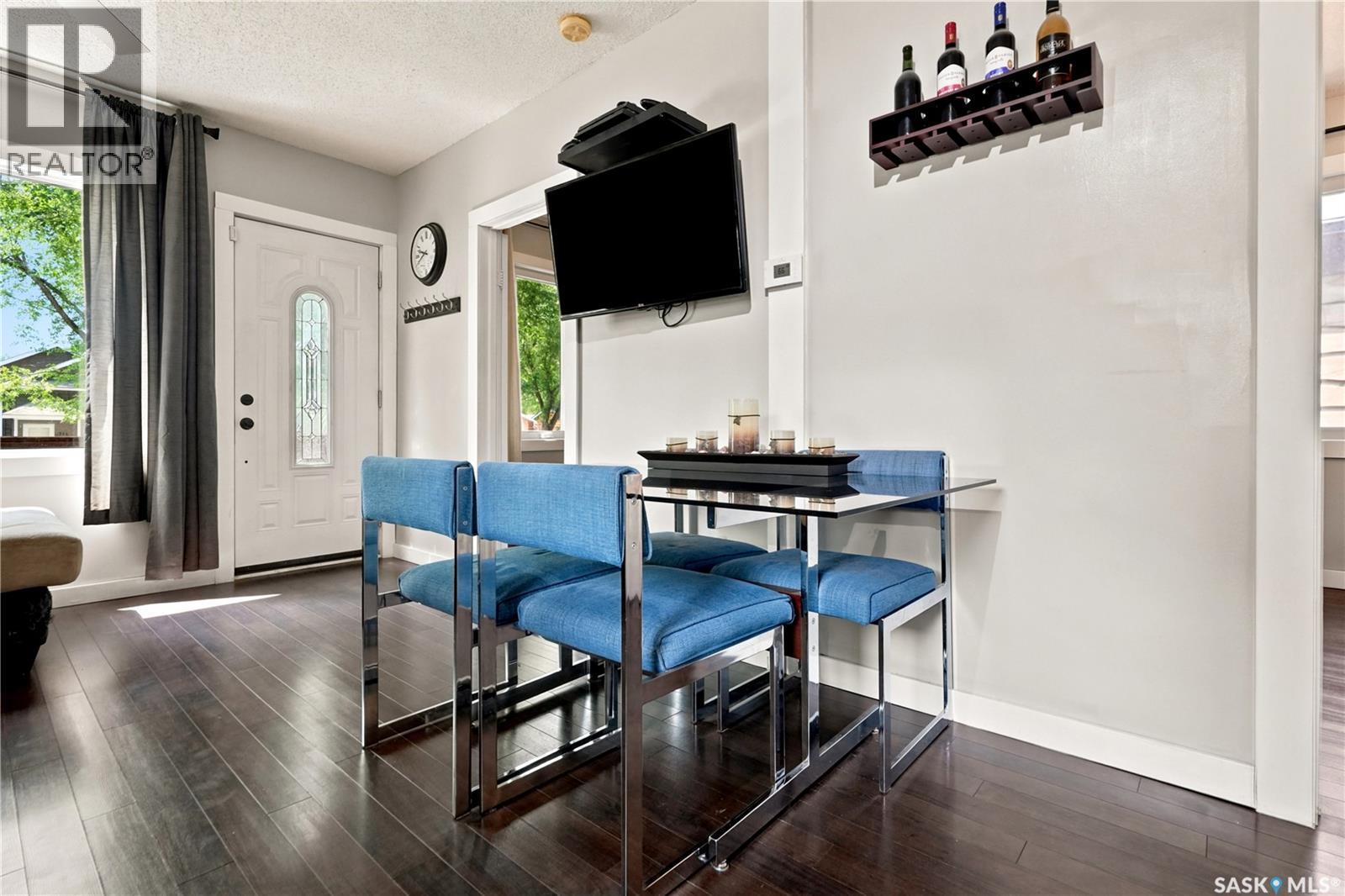 747 Argyle Street, Regina, SK - Indoor