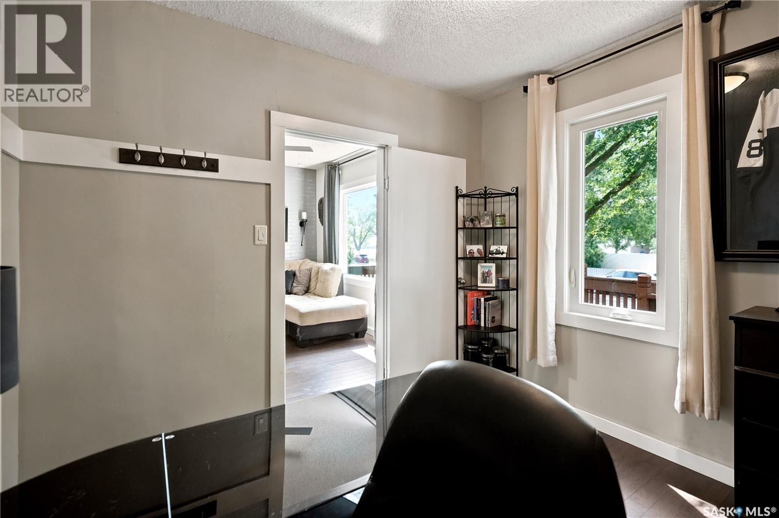747 Argyle Street, Regina, SK - Indoor