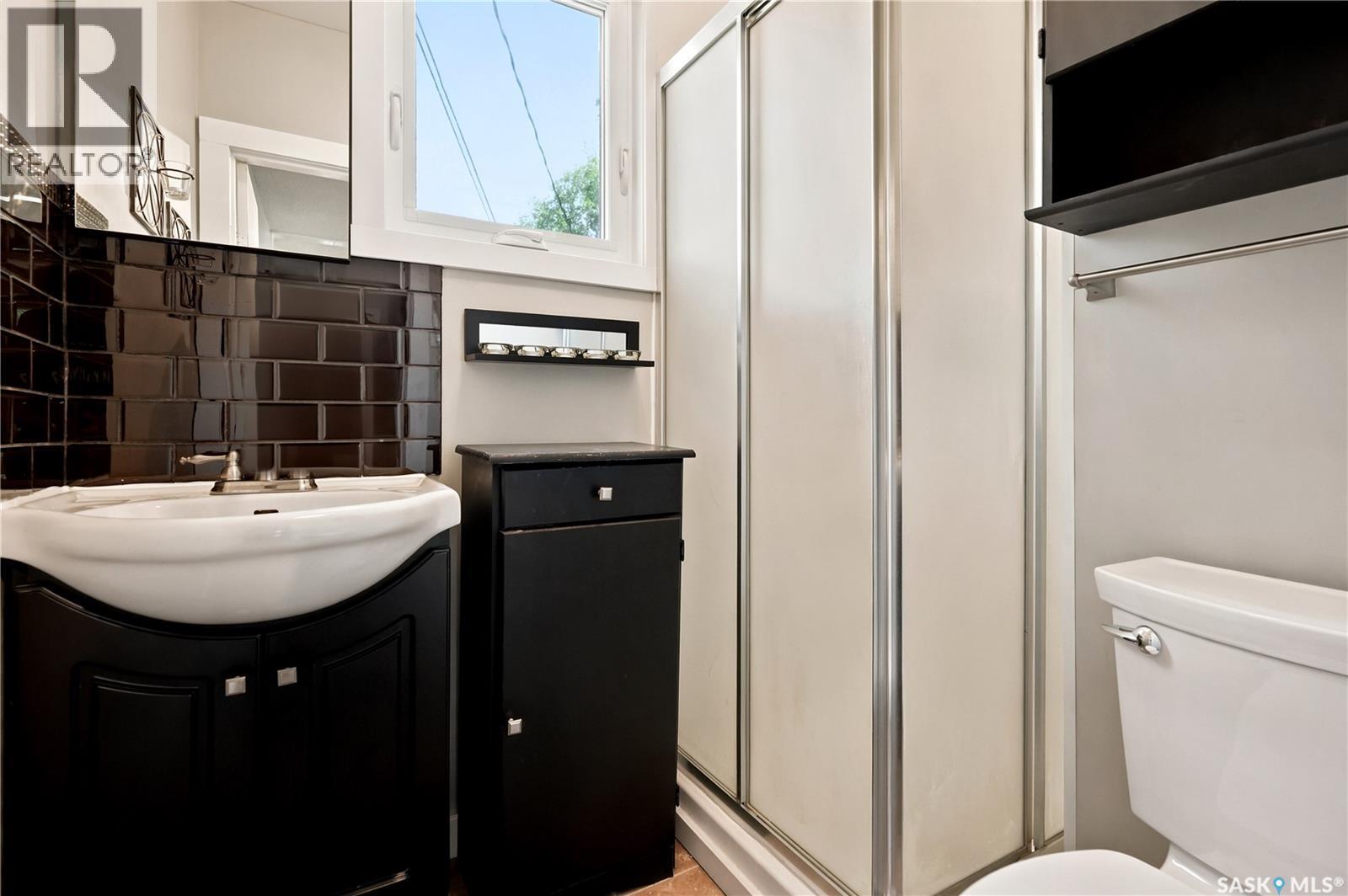 747 Argyle Street, Regina, SK - Indoor Photo Showing Bathroom