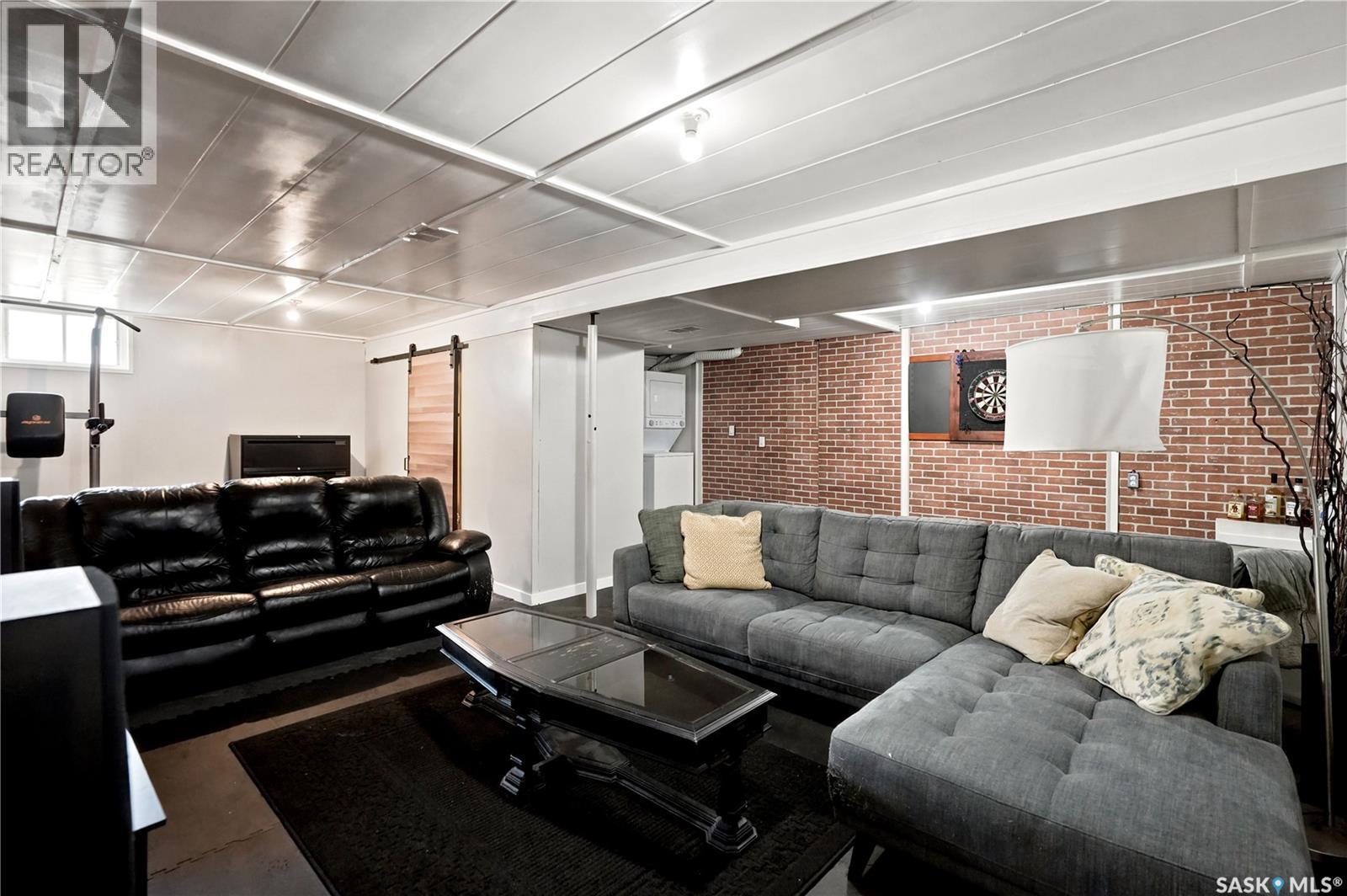 747 Argyle Street, Regina, SK - Indoor