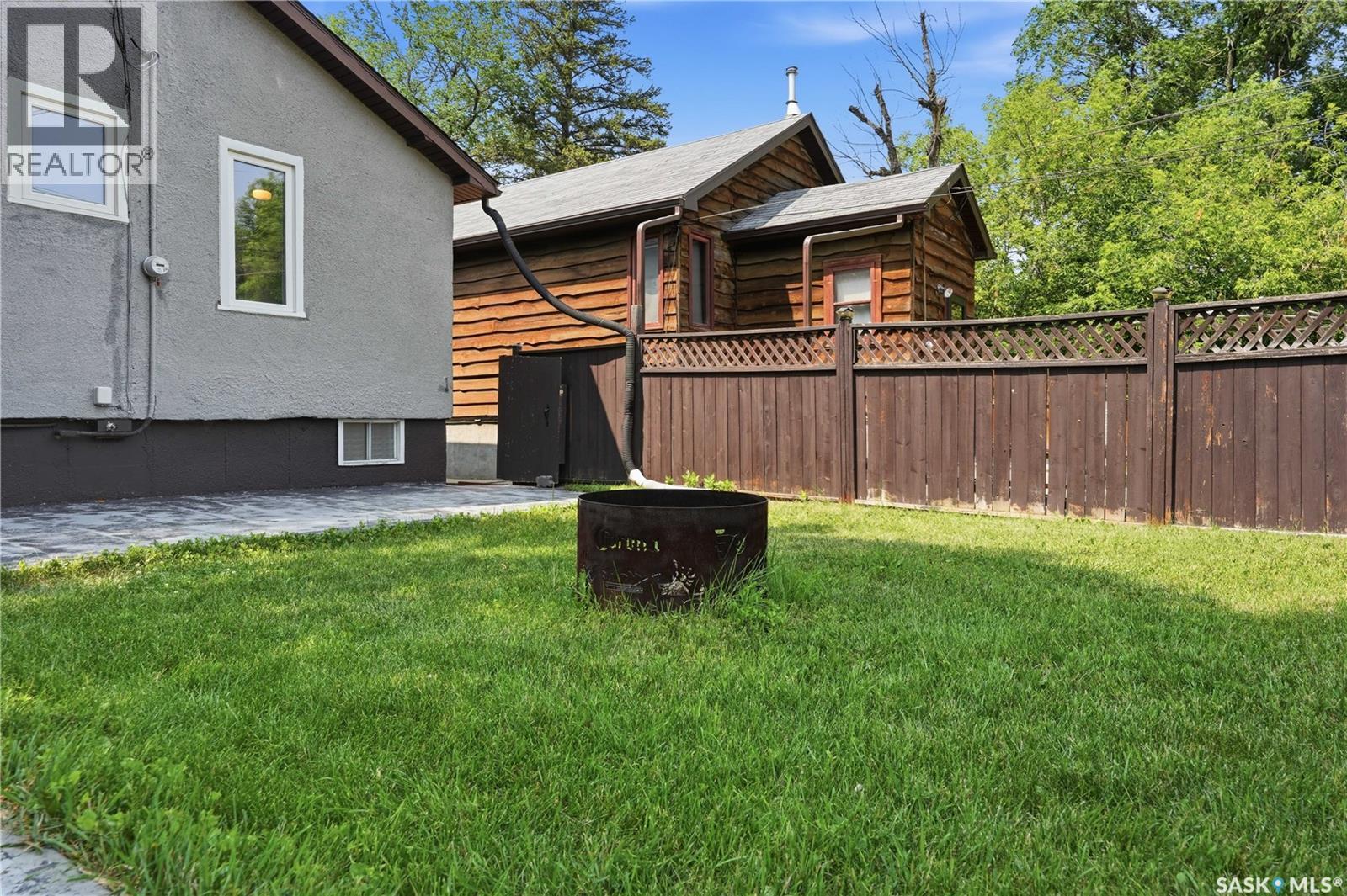 747 Argyle Street, Regina, SK - Outdoor