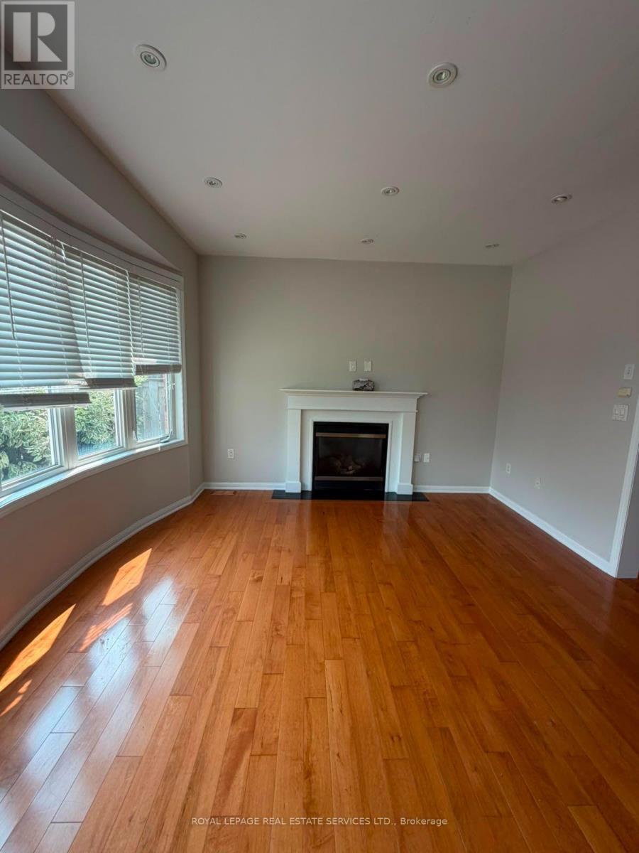 697 Scott Boulevard, Milton, ON - Indoor Photo Showing Living Room With Fireplace