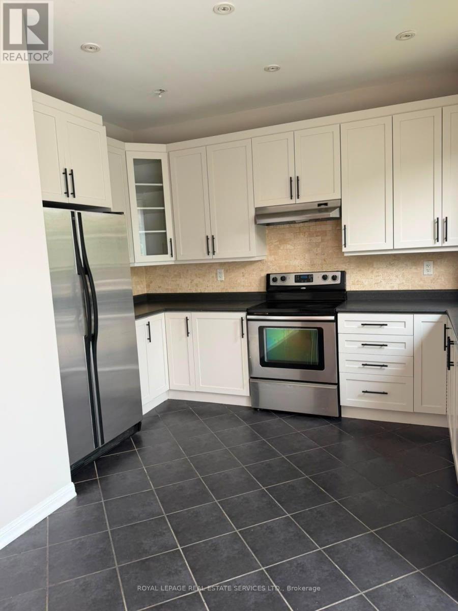 697 Scott Boulevard, Milton, ON - Indoor Photo Showing Kitchen With Stainless Steel Kitchen