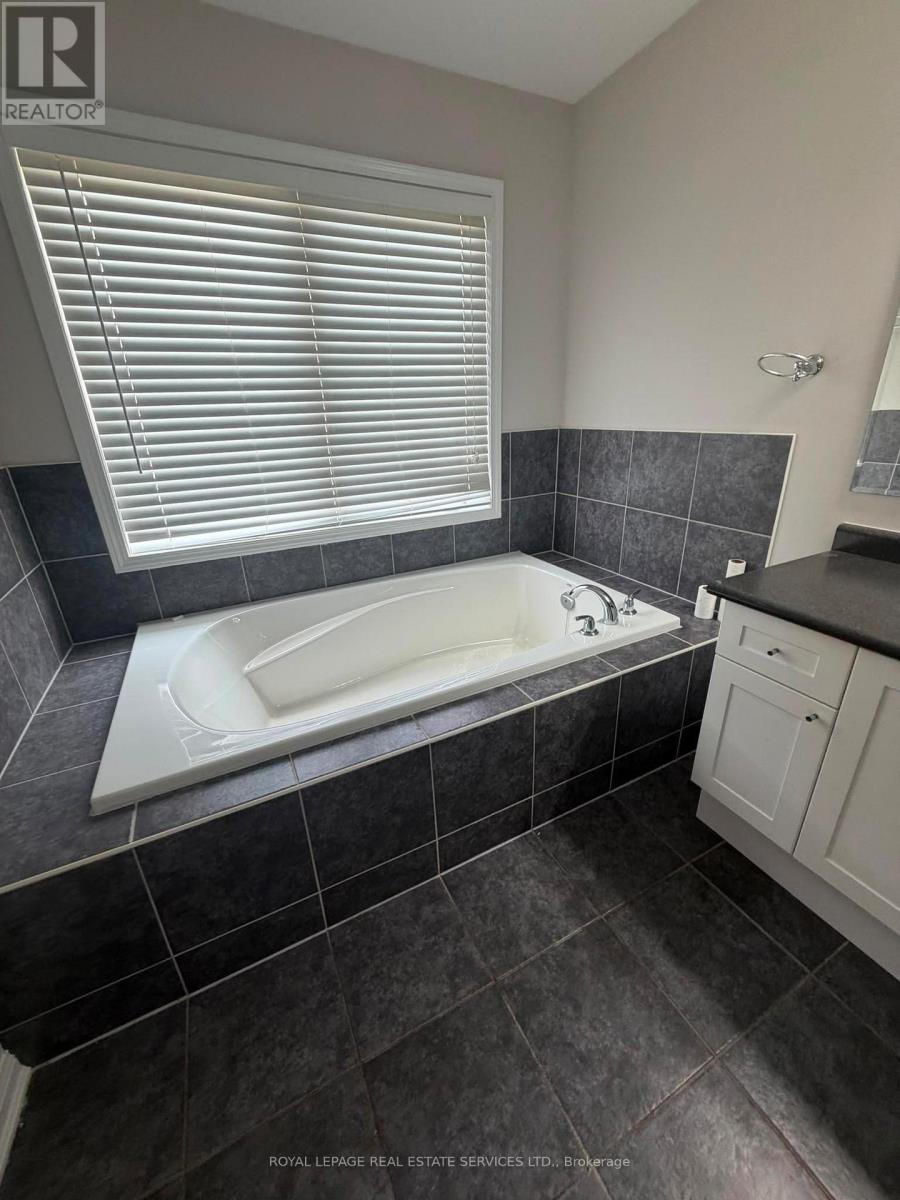 697 Scott Boulevard, Milton, ON - Indoor Photo Showing Bathroom