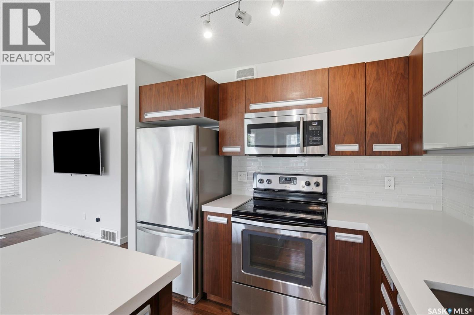 316 1303 Paton Crescent, Saskatoon, SK - Indoor Photo Showing Kitchen With Stainless Steel Kitchen