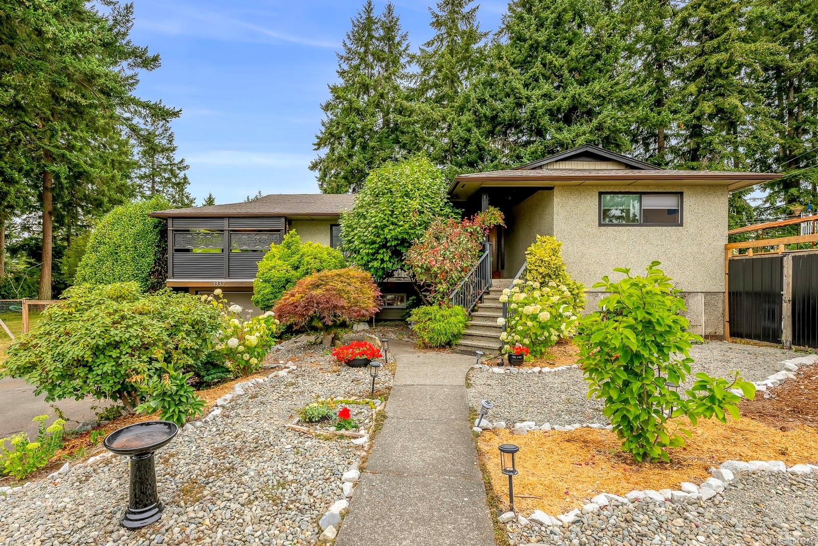 1937 Cougar Cres, Comox, BC