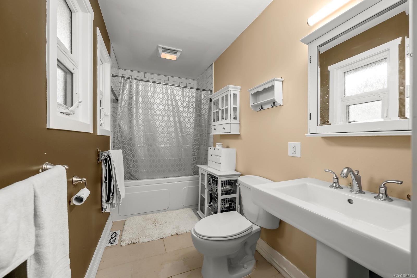 1937 Cougar Cres, Comox, BC