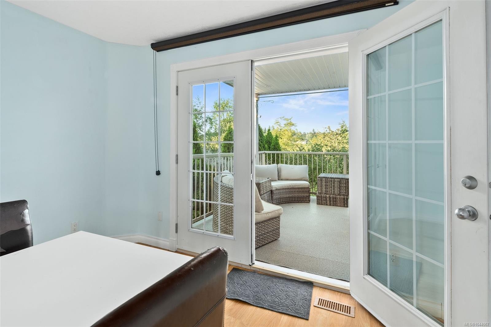 975 Meadowview Pl, Saanich, BC
