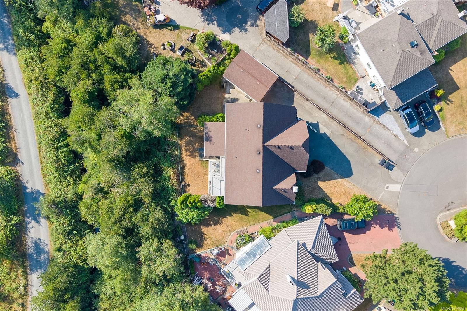 975 Meadowview Pl, Saanich, BC