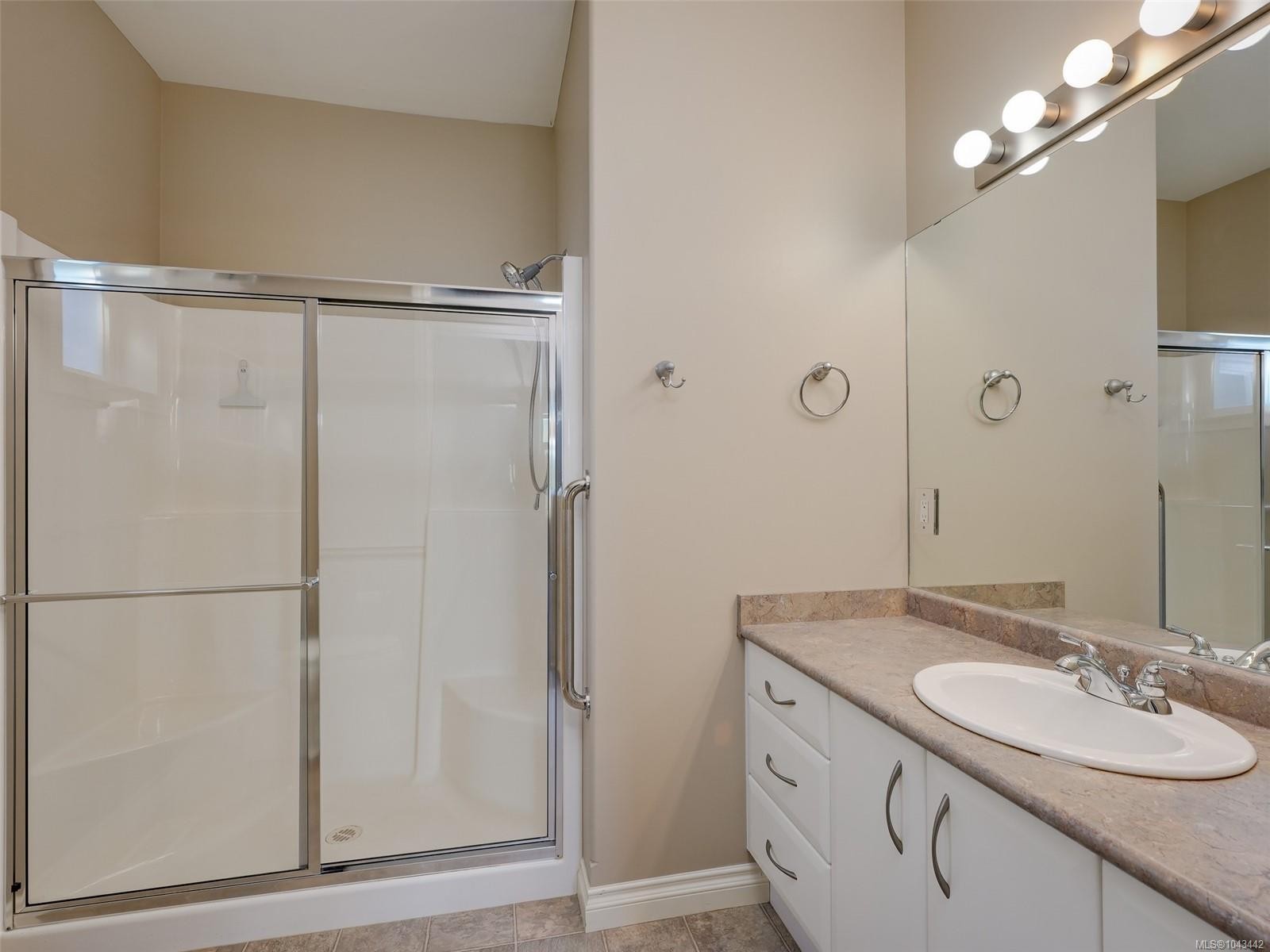 809 Rogers Way, Saanich, BC