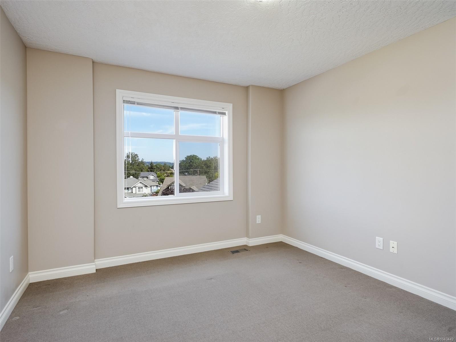 809 Rogers Way, Saanich, BC