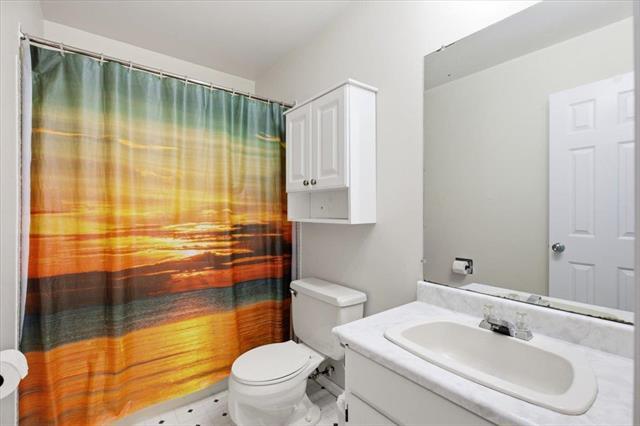 73 Baxter Bay, Winnipeg, MB - Indoor Photo Showing Bathroom