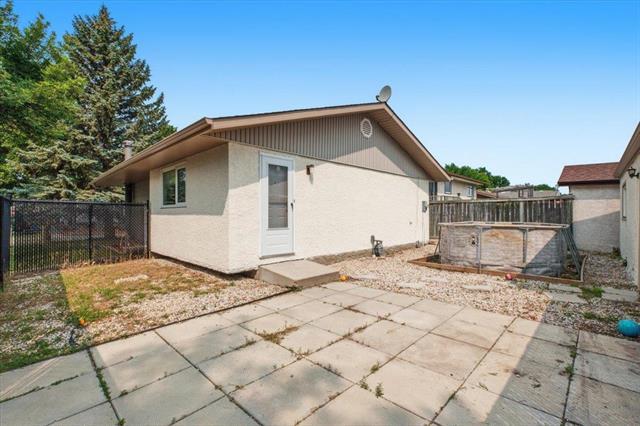 73 Baxter Bay, Winnipeg, MB - Outdoor With Exterior