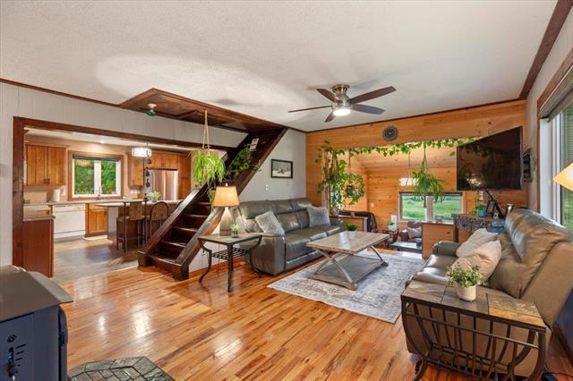 239 Main St, Carrick, MB - Indoor Photo Showing Living Room