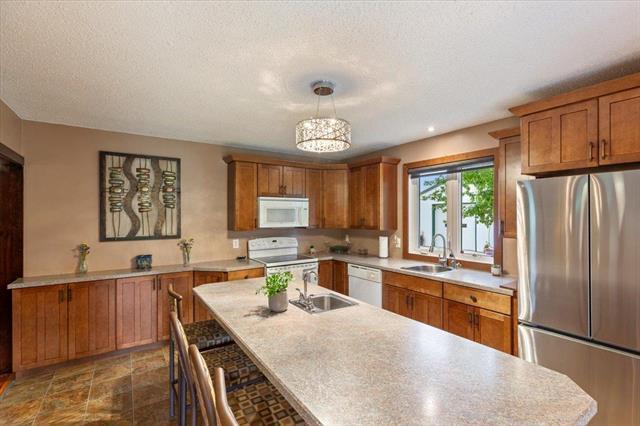 239 Main St, Carrick, MB - Indoor Photo Showing Kitchen With Double Sink
