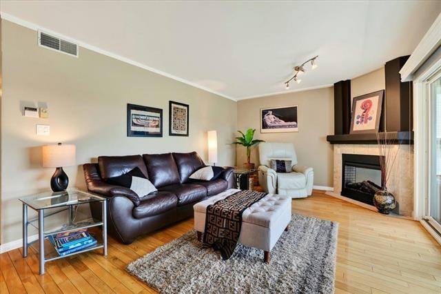 108-60 Dunkirk Dr, Winnipeg, MB - Indoor Photo Showing Living Room With Fireplace