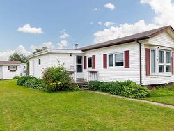 2 Selkirk Avenue Cornwall, PE C0A 1H0