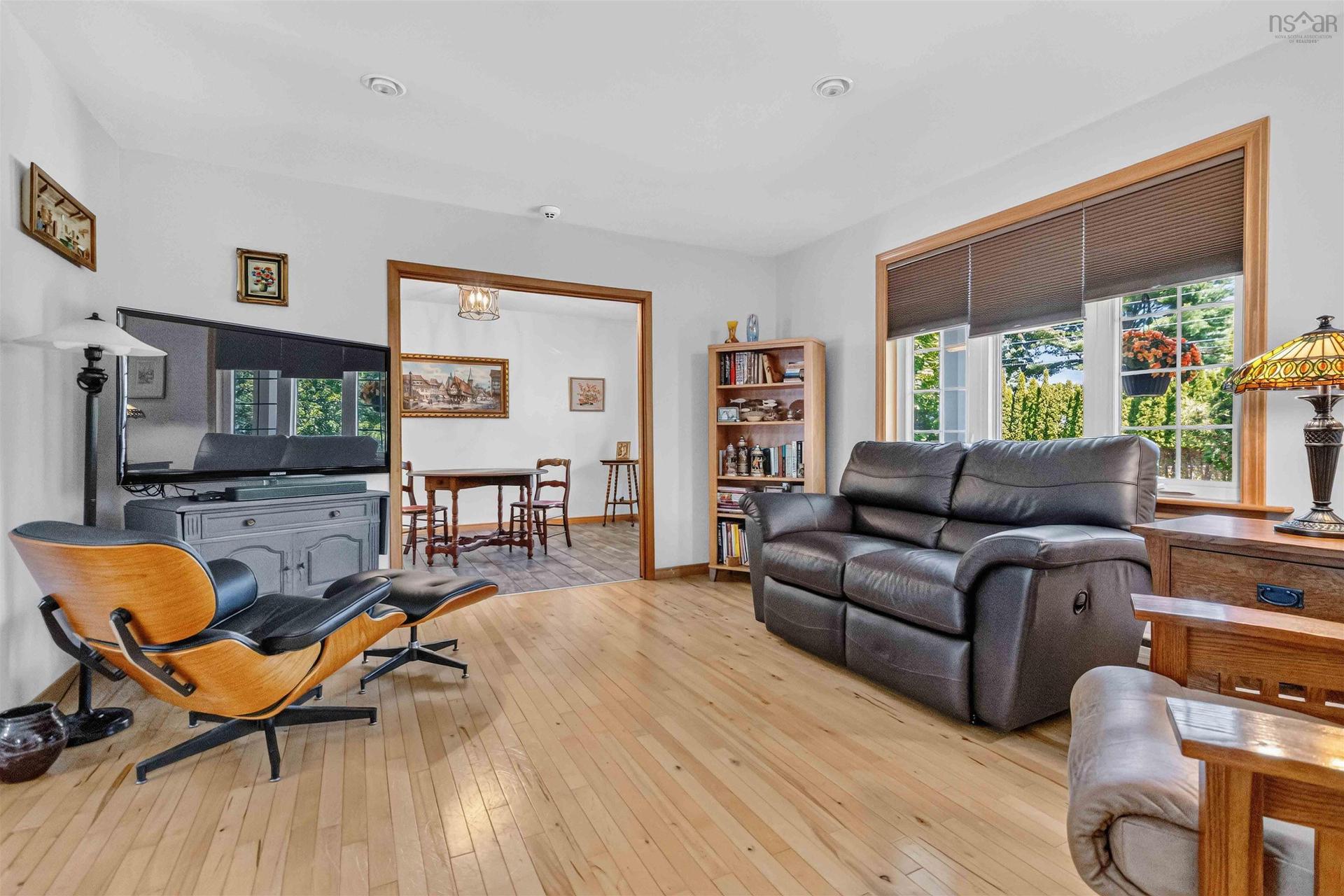 32 Pinecrest Boulevard, Bridgewater, NS - Indoor Photo Showing Living Room