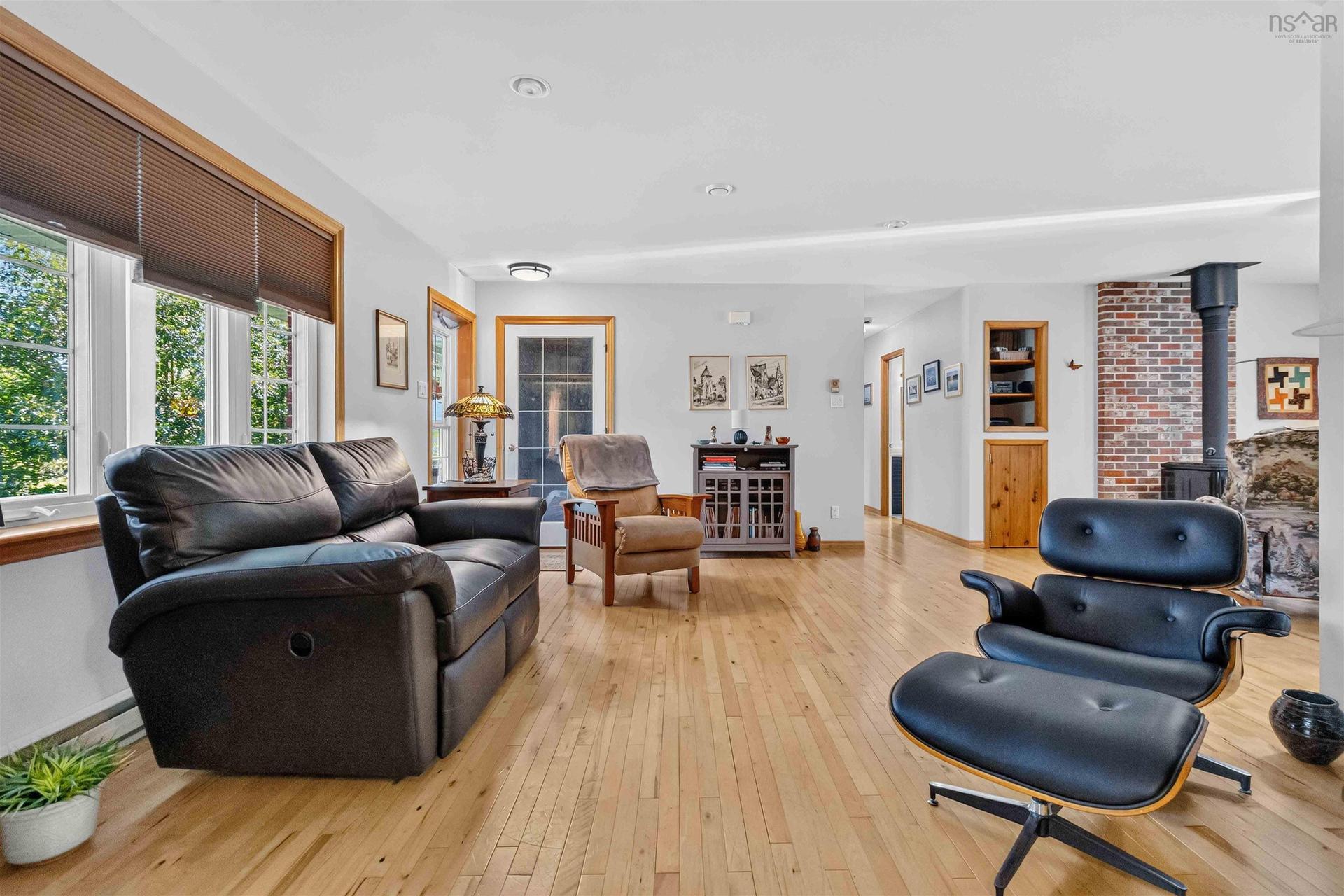 32 Pinecrest Boulevard, Bridgewater, NS - Indoor Photo Showing Living Room