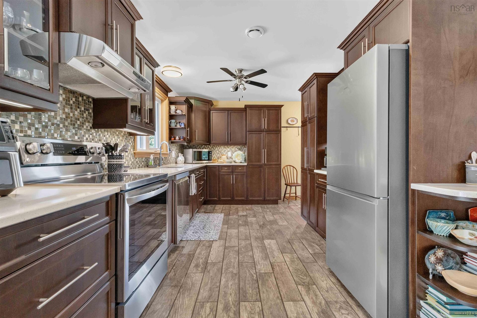 32 Pinecrest Boulevard, Bridgewater, NS - Photo Showing Kitchen