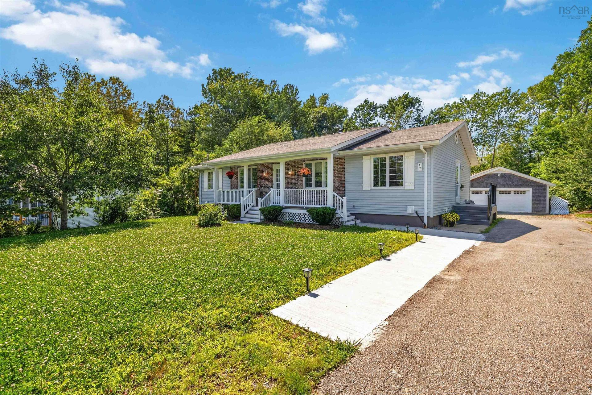 32 Pinecrest Boulevard, Bridgewater, NS - Outdoor With Deck Patio Veranda With Facade