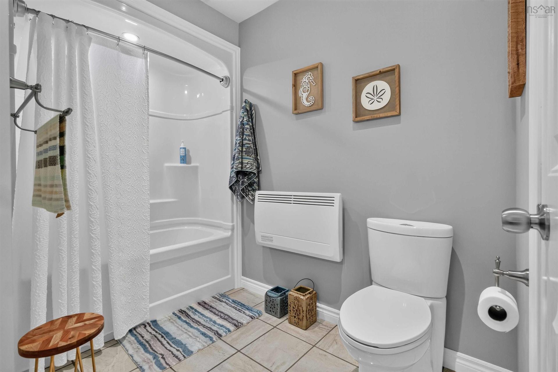 32 Pinecrest Boulevard, Bridgewater, NS - Indoor Photo Showing Bathroom