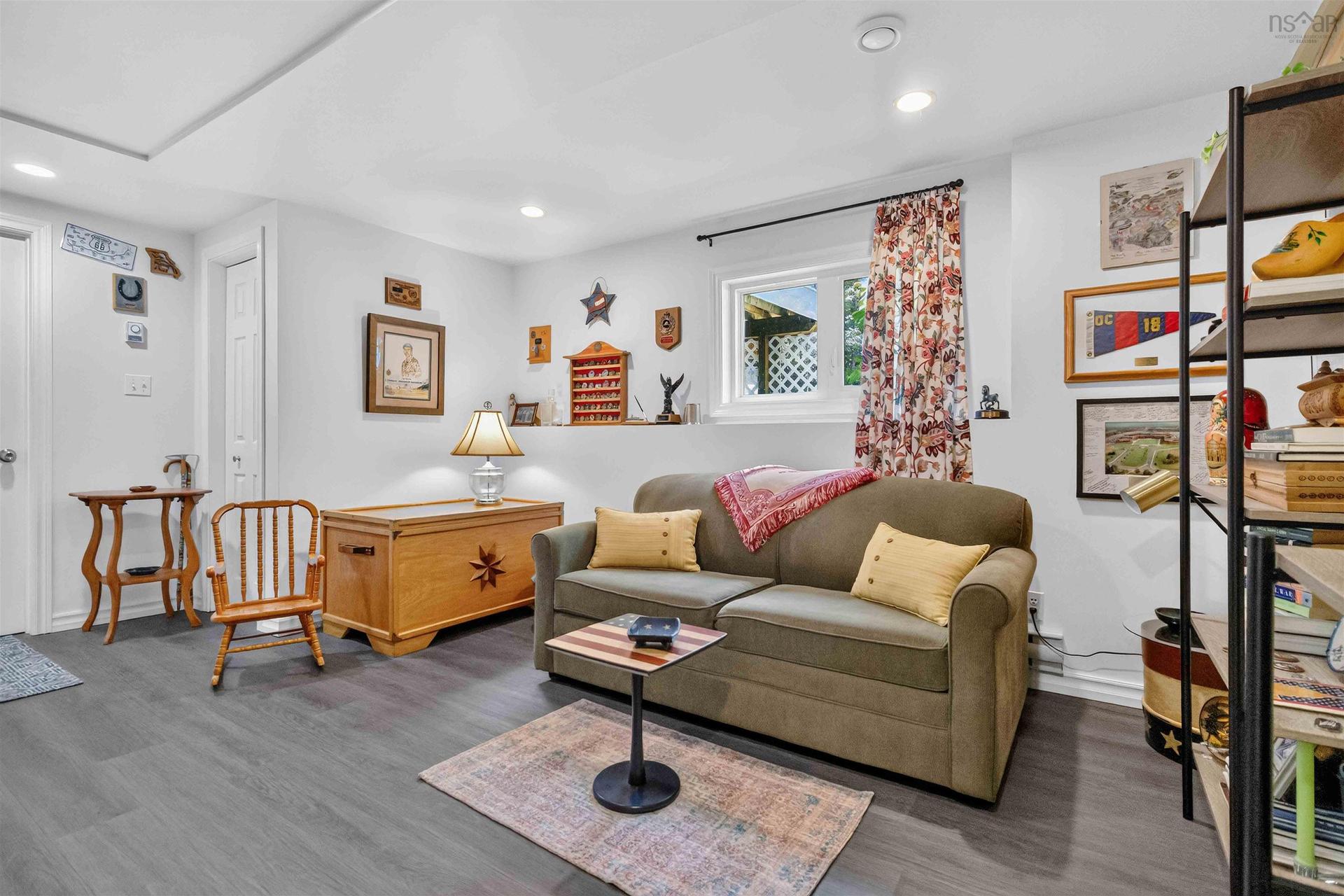 32 Pinecrest Boulevard, Bridgewater, NS - Indoor Photo Showing Living Room