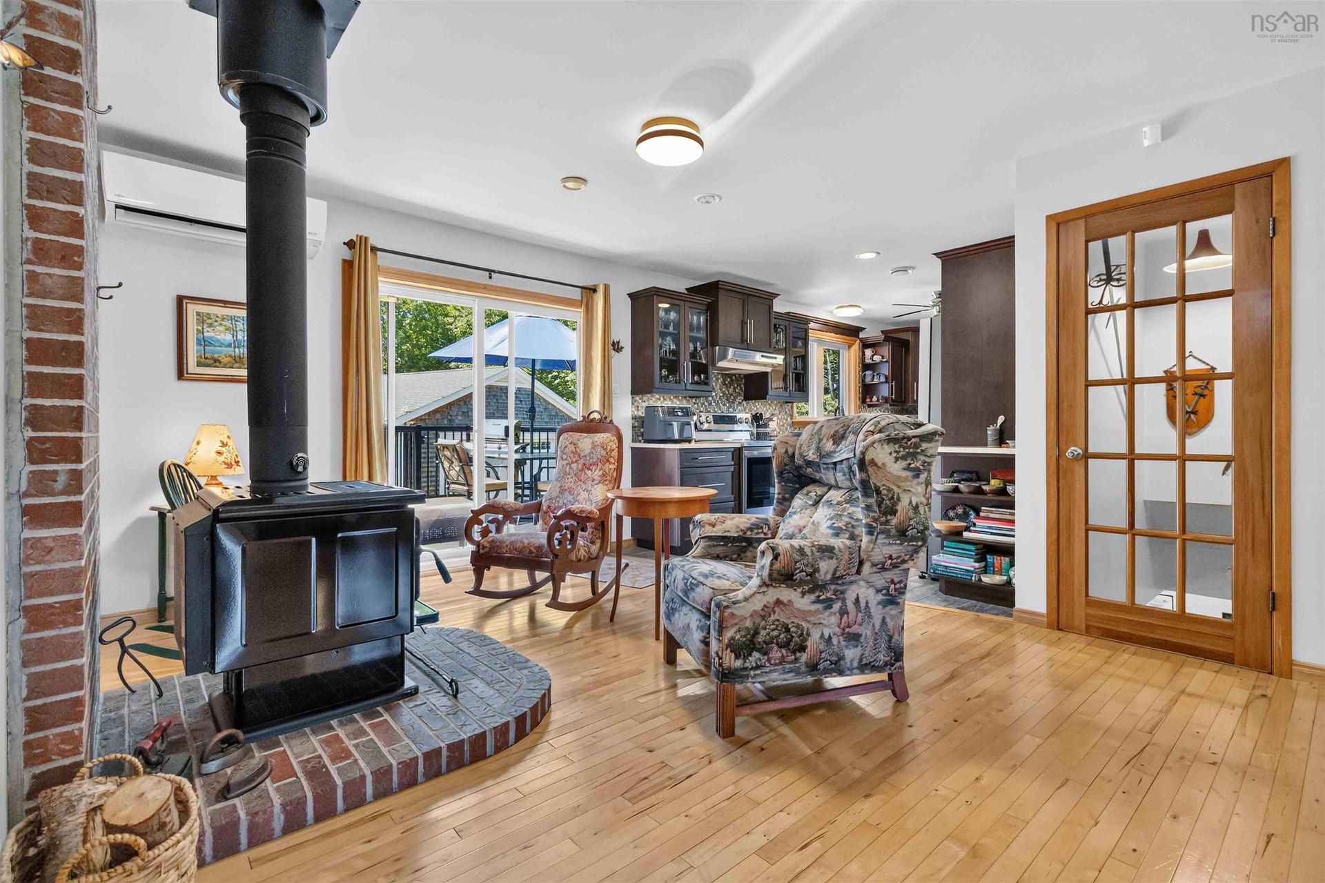 32 Pinecrest Boulevard, Bridgewater, NS - Indoor Photo Showing Living Room