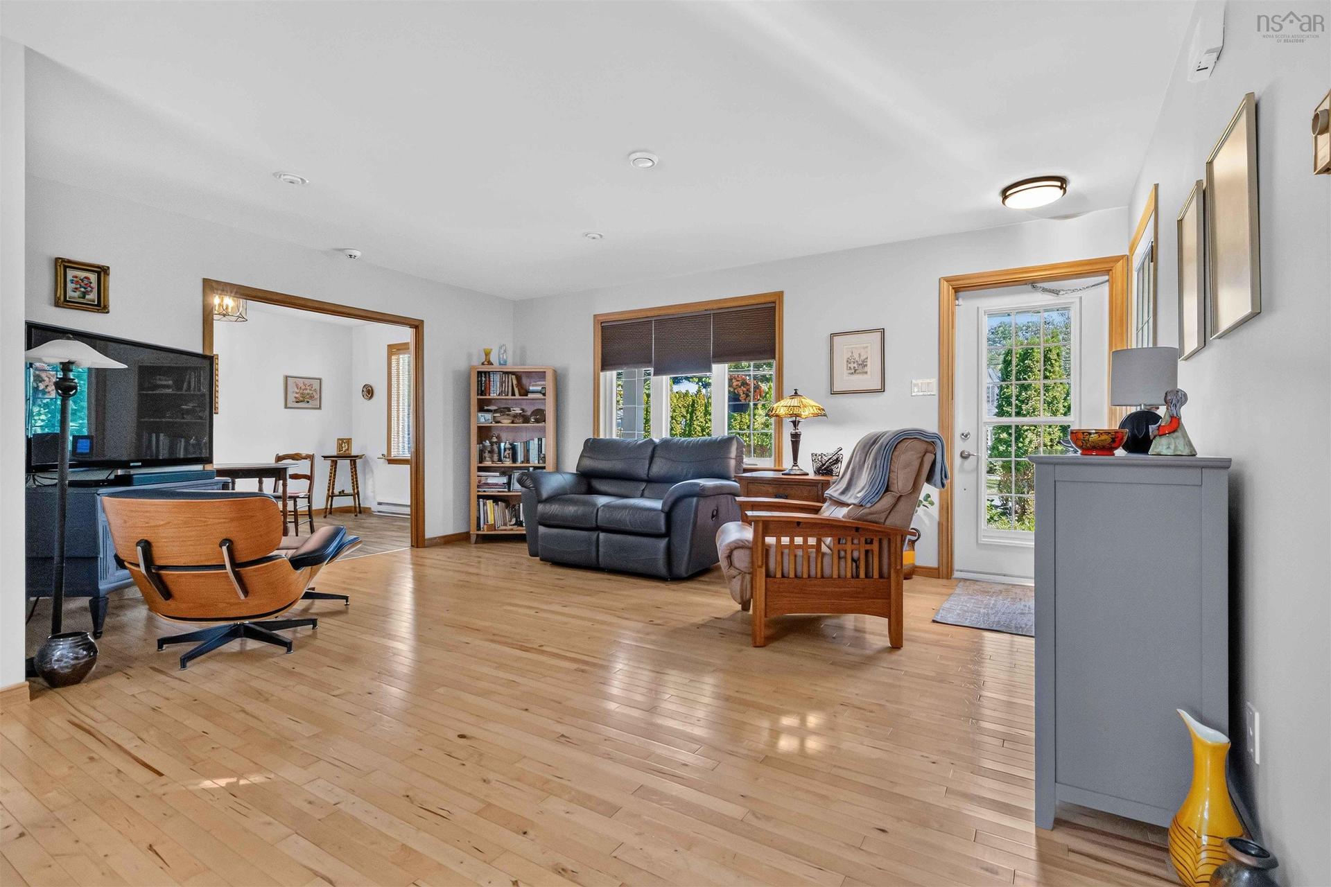 32 Pinecrest Boulevard, Bridgewater, NS - Indoor Photo Showing Living Room