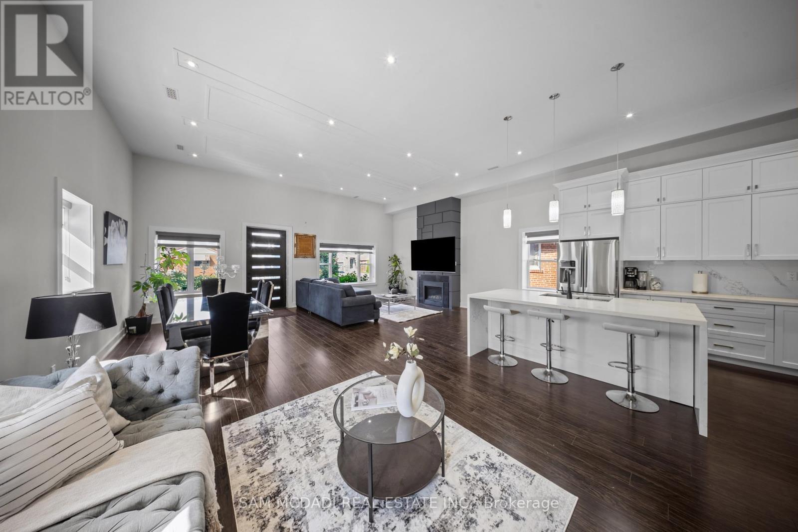30 Maple Avenue N, Mississauga, ON - Indoor