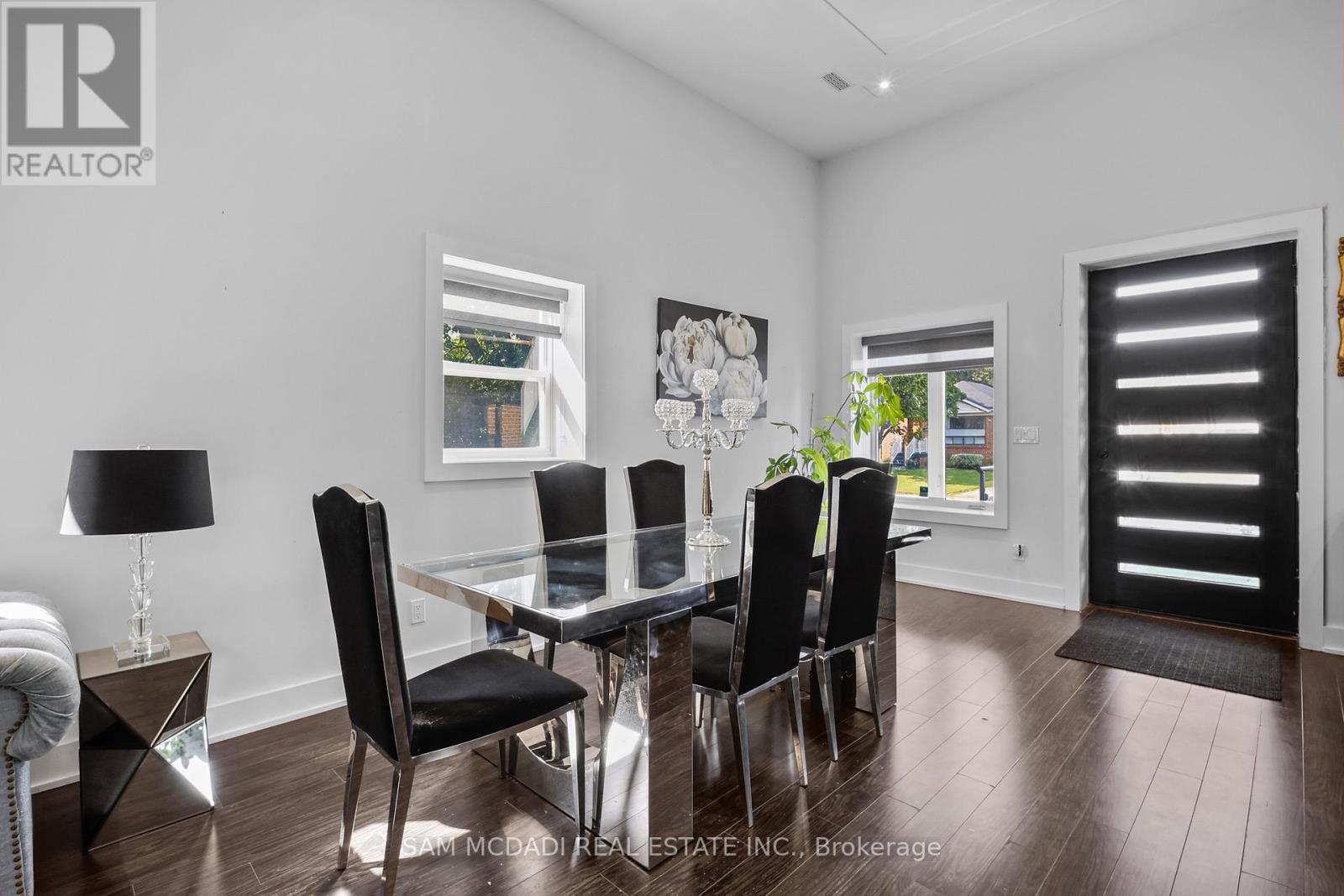 30 Maple Avenue N, Mississauga, ON - Indoor Photo Showing Dining Room