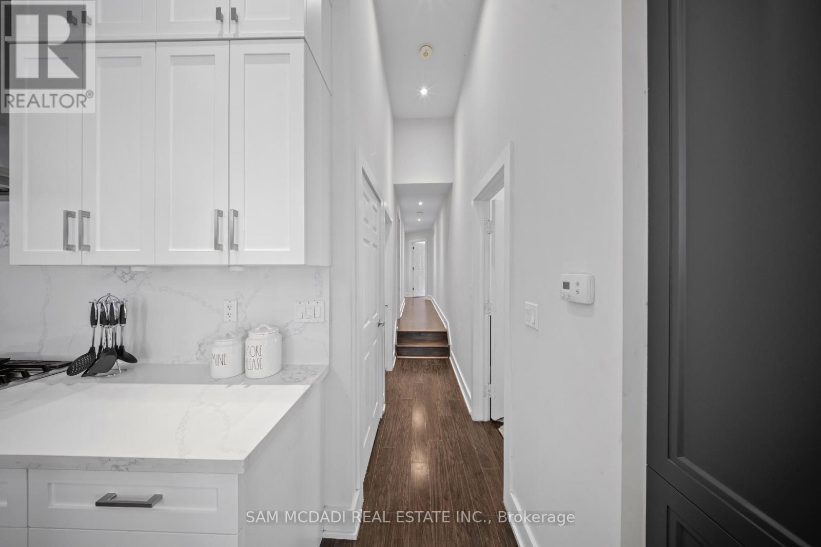 30 Maple Avenue N, Mississauga, ON - Indoor
