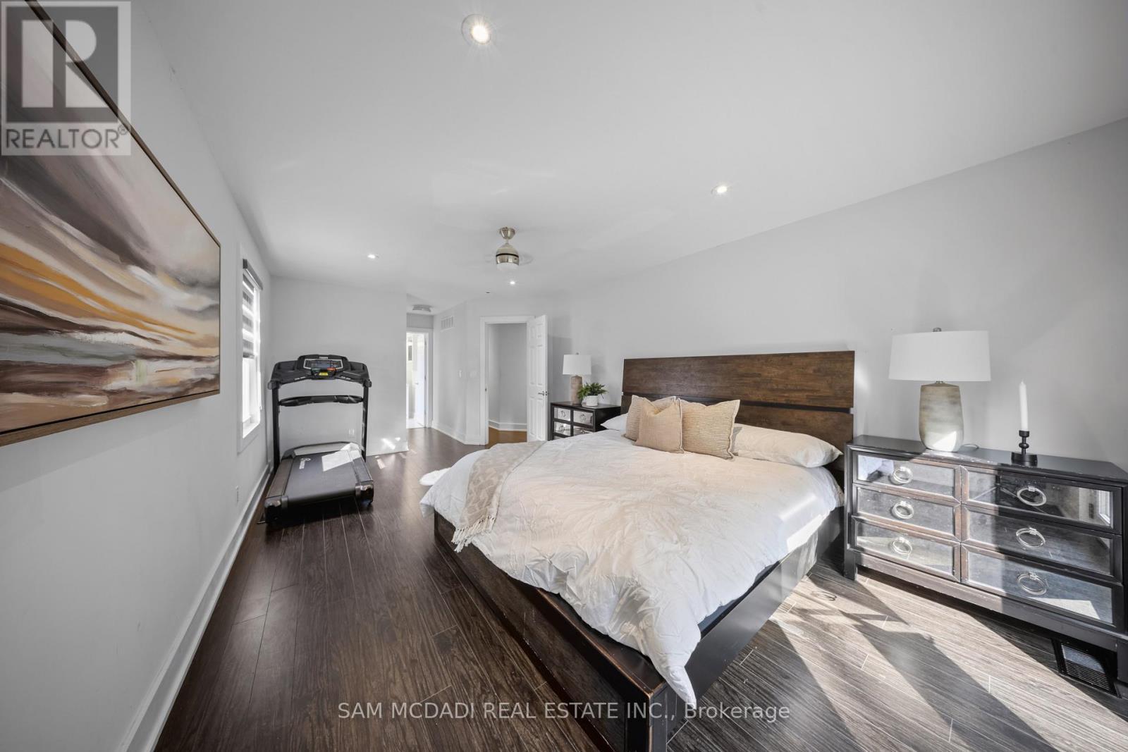 30 Maple Avenue N, Mississauga, ON - Indoor Photo Showing Bedroom