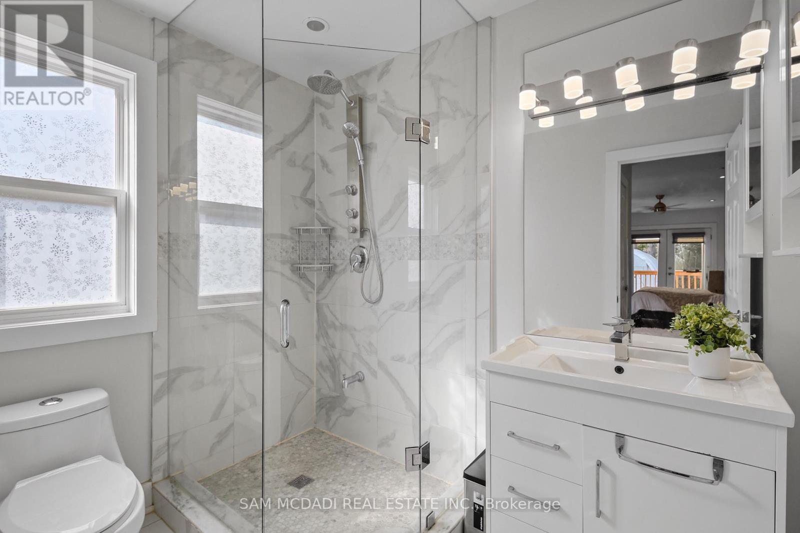30 Maple Avenue N, Mississauga, ON - Indoor Photo Showing Bathroom