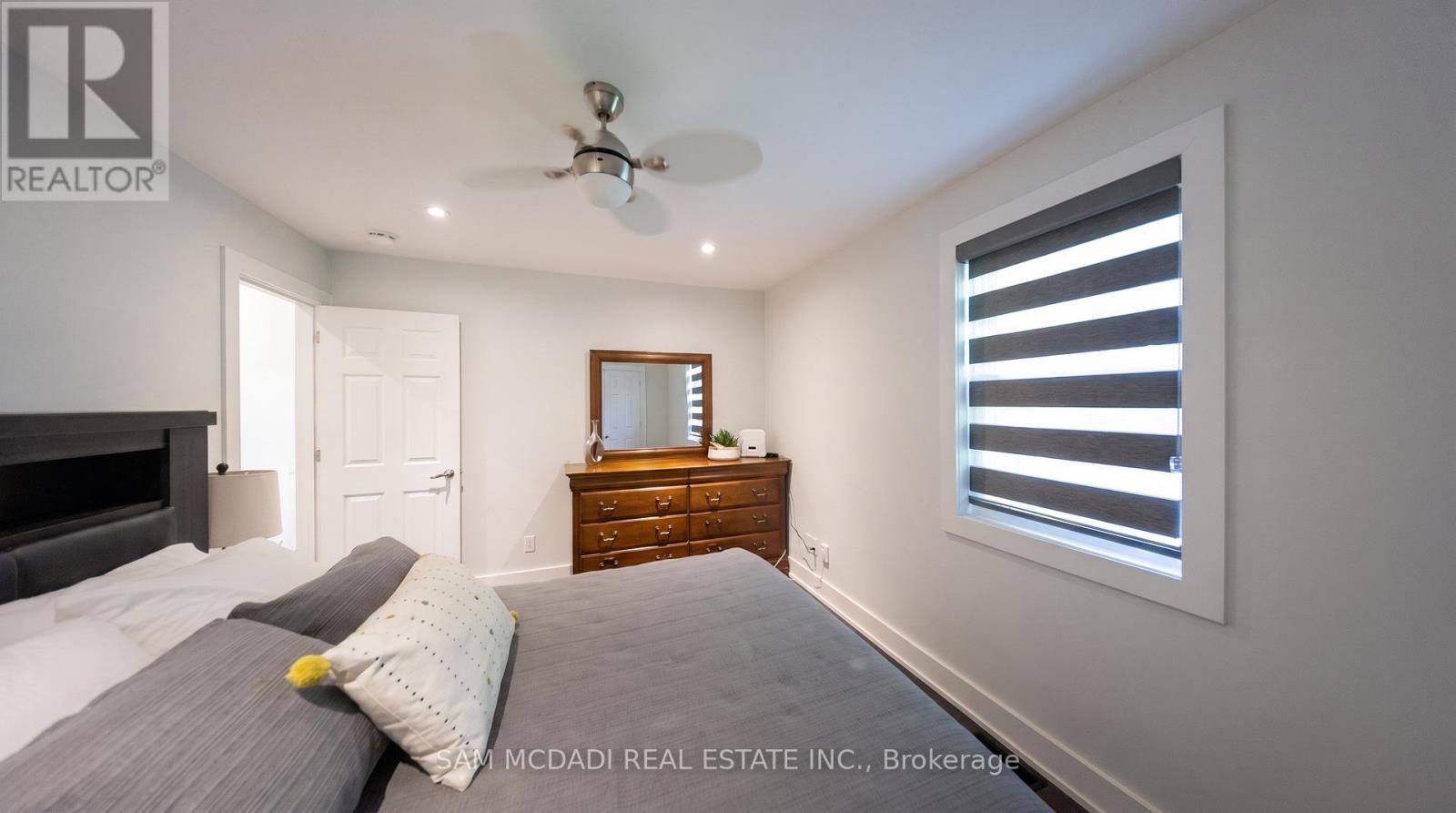 30 Maple Avenue N, Mississauga, ON - Indoor Photo Showing Bedroom