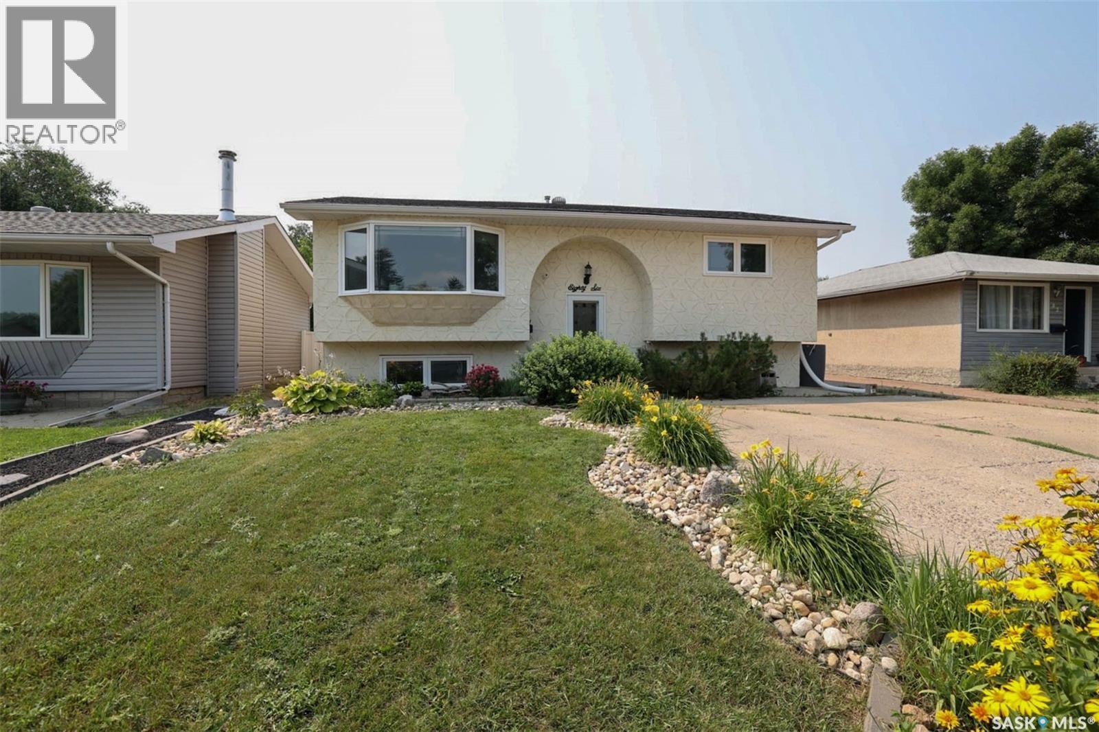 86 Straub Crescent, Regina, SK - Outdoor