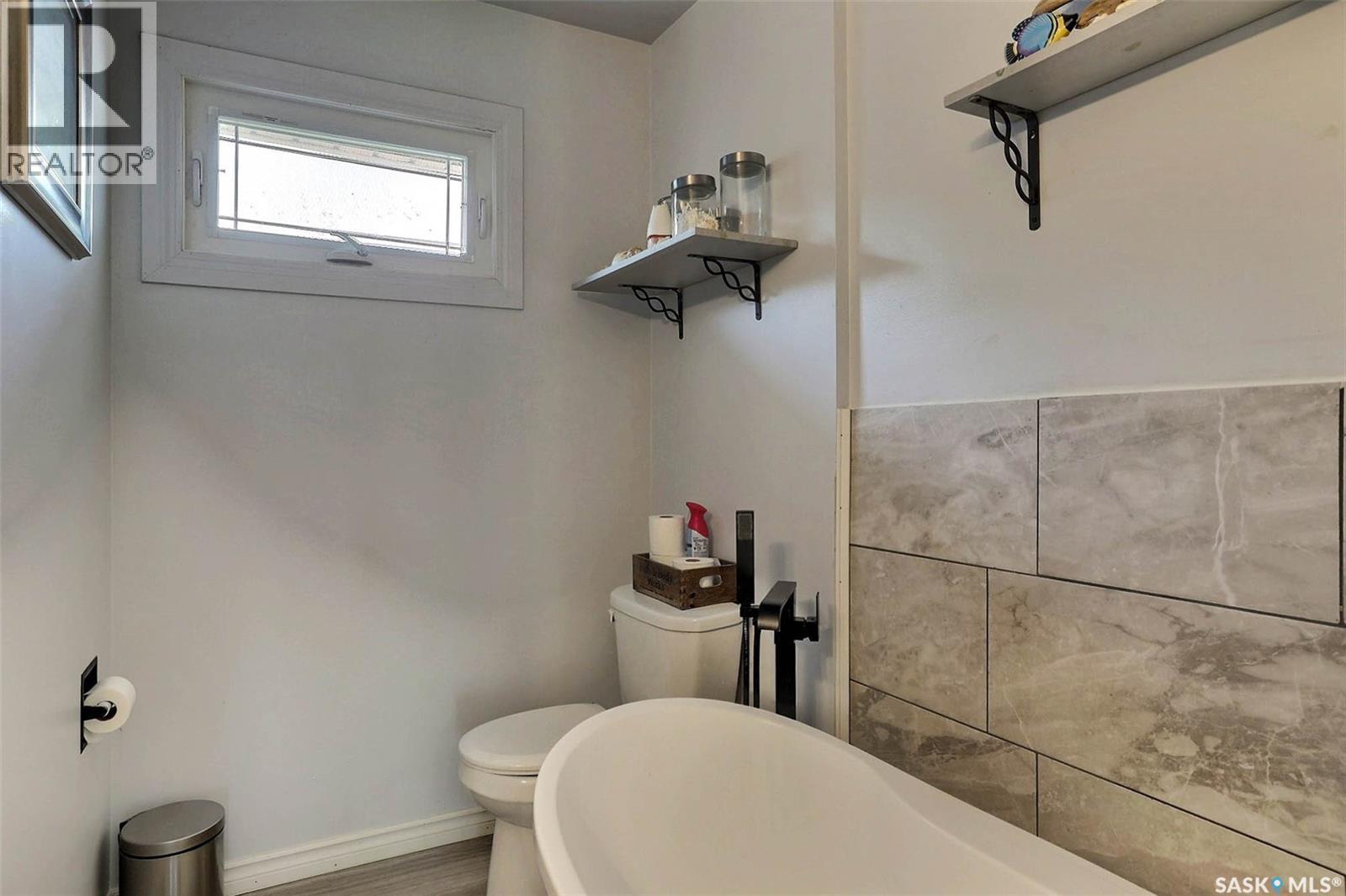 86 Straub Crescent, Regina, SK - Indoor Photo Showing Bathroom
