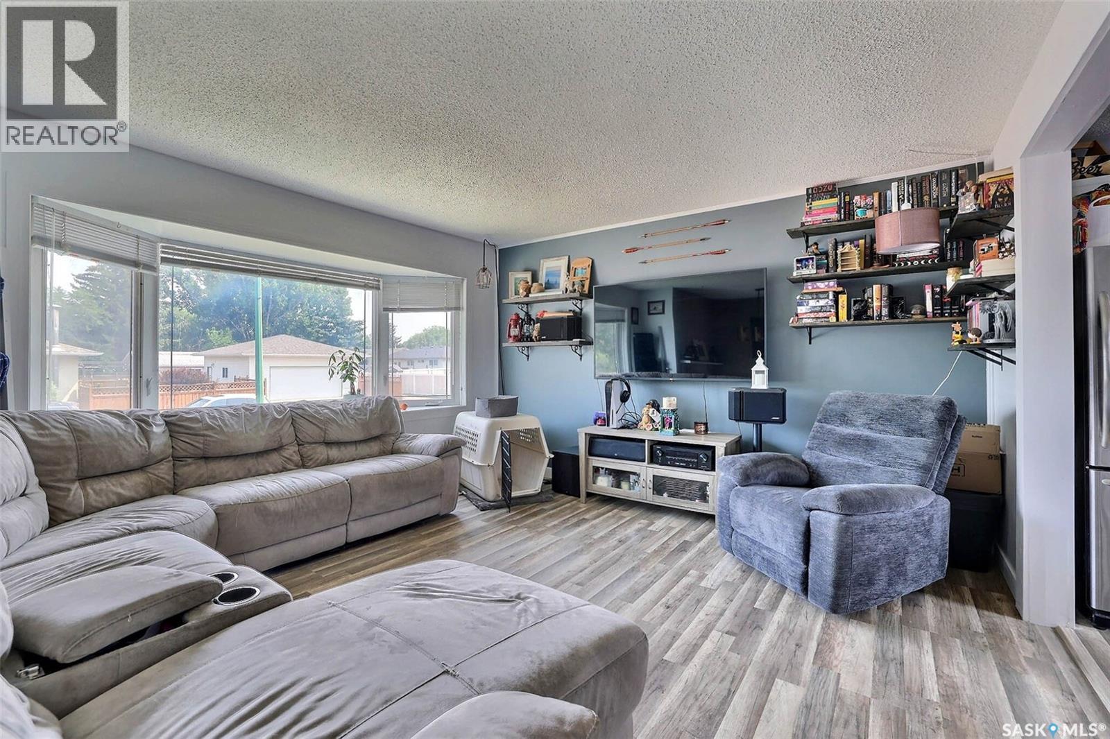 86 Straub Crescent, Regina, SK - Indoor Photo Showing Living Room