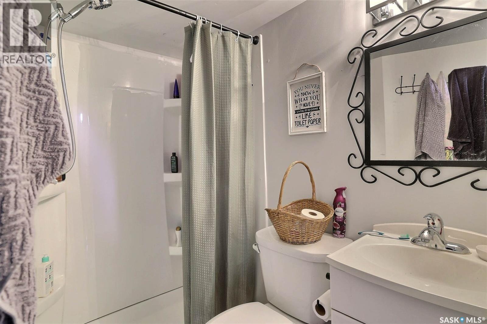 86 Straub Crescent, Regina, SK - Indoor Photo Showing Bathroom