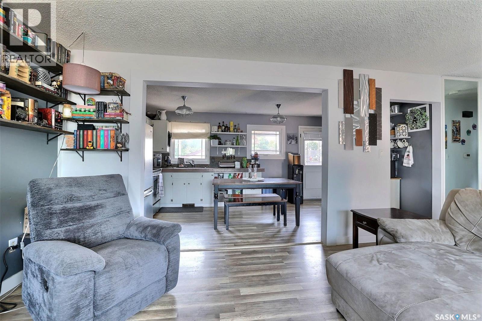 86 Straub Crescent, Regina, SK - Indoor Photo Showing Living Room