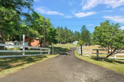 1649 Charlton Rd Saanich, BC V9E 2C8