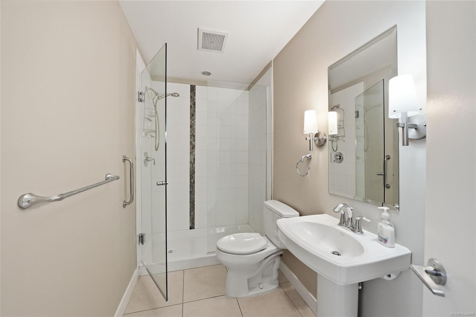 #101-1325 Cape Cod Dr, Parksville, BC - Indoor Photo Showing Bathroom