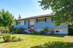 1510 Edgemont Rd Saanich, BC V8N 4P9