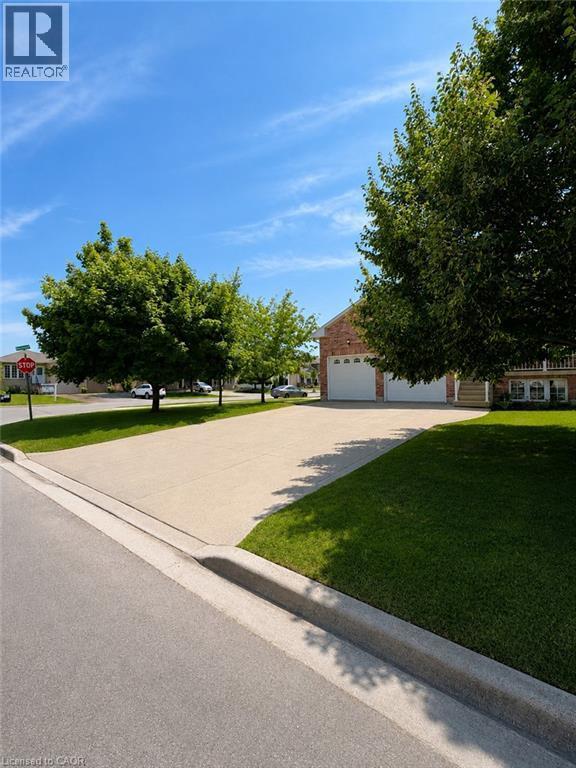 Corner lot - 7 Spitfire Drive, Mount Hope, ON - Outdoor